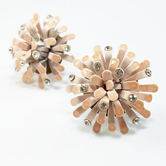 1950s Pink Enamel Flower Clip Earrings Rhinestone Centers Vintage Jewelry - Picture 1 of 10